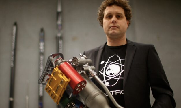 Peter Beck intègre le club exclusif des milliardaires de l&rsquo;espace avec Rocket Lab
