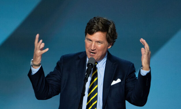 Alp : Tucker Carlson lance une croisade audacieuse contre le politiquement correct !