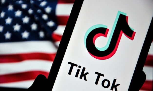<h3><strong>Stratégie Milliardaire contre Montre TikTok : Frank McCourt en Course contre l&rsquo;Interdiction Américaine</strong><br /></h3>
<p><br />
Dans un monde où la technologie et la politique se croisent de façon de plus en plus prégnante, le cas de <strong>TikTok</strong> aux États-Unis illustre parfaitement cette dynamique. En plein cœur de tensions géopolitiques, le milliardaire <strong>Frank McCourt</strong> se positionne non seulement comme un investisseur audacieux mais aussi comme un acteur clé dans une bataille qui dépasse largement le cadre des affaires.<br />
<br />
TikTok, l&rsquo;application de partage de vidéos qui a conquis le cœur de millions d&rsquo;utilisateurs à travers le monde, se trouve aujourd&rsquo;hui sous le feu des projecteurs, non pas pour ses vidéos virales, mais pour les enjeux de sécurité nationale qu&rsquo;elle soulève. L&rsquo;administration américaine menace de bannir l&rsquo;application, invoquant des risques liés à la gestion des données personnelles qui pourraient être accessibles au gouvernement chinois, via la société mère de TikTok, ByteDance.<br />
<br />
Face à cette possible <strong>interdiction</strong>, Frank McCourt, connu pour ses investissements dans des franchises sportives et des projets immobiliers d&rsquo;envergure, voit une opportunité stratégique. Il propose de racheter la branche américaine de TikTok, dans une démarche qui semble à première vue salvatrice pour les millions d&rsquo;utilisateurs américains, mais qui révèle un calcul commercial et stratégique astucieux.<br />
<br />
Le <strong>rachat</strong> proposé par McCourt n&rsquo;est pas juste un coup financier, mais un geste audacieux qui pourrait redéfinir les relations entre les géants technologiques et les régulateurs gouvernementaux. En prenant le contrôle de la branche américaine de TikTok, McCourt ne se contente pas de sécuriser une plateforme aimée de millions; il s&rsquo;engage dans une <strong>course contre la montre</strong> pour transformer un enjei mondial en une victoire personnelle et nationale.<br />
<br />
L&rsquo;impact d&rsquo;une telle acquisition va bien au-delà des simples chiffres d&rsquo;affaires. Elle pose des questions fondamentales sur la souveraineté des données, le pouvoir des entreprises de technologie et l&rsquo;avenir de la liberté d&rsquo;expression sur les plateformes numériques. En cela, Frank McCourt pourrait bien être perçu non seulement comme un businessman, mais aussi comme un <strong>protecteur</strong> de l&rsquo;expression libre.<br />
<br />
Alors que l&rsquo;échéance approche, les yeux sont rivés sur McCourt et sur l&rsquo;administration, attendant de voir si cette transaction sera approuvée, et si oui, comment elle redéfinira l&rsquo;échiquier numérique global. Ce mouvement pourrait soit marquer un <strong>tournant historique</strong> dans la gestion des tensions entre grandes puissances autour de la technologie, soit être un simple sursis dans une bataille beaucoup plus grande et plus longue.<br />
<br />
Dans tous les cas, l&rsquo;issue de cette affaire aura des répercussions profondes non seulement pour les utilisateurs de TikTok aux États-Unis, mais pour la vision globale de la gouvernance d&rsquo;internet et de la protection des données personnelles. Avec Frank McCourt au centre de cette arène, l&rsquo;histoire de TikTok est loin d&rsquo;être terminée, et le monde regarde attentivement.</p>